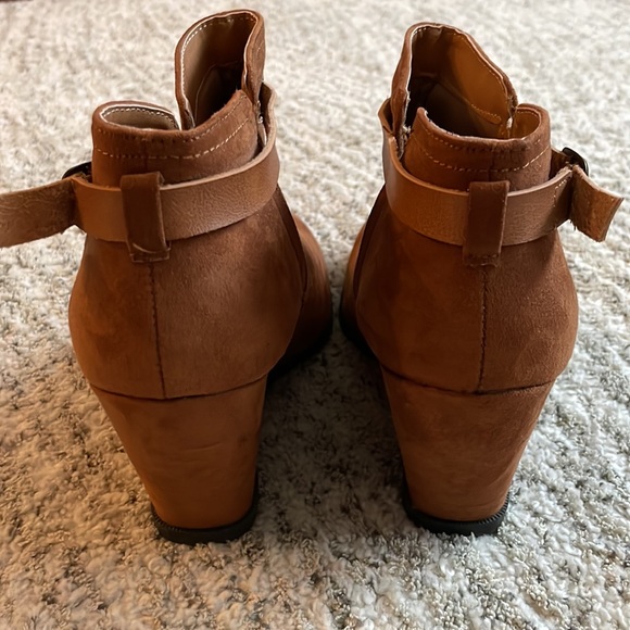 Maurice’s Suede Chestnut Wedges - Picture 6 of 9